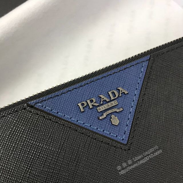 prada男包 普拉達經典升級版手拿包 2NG05V Prada十字紋牛皮包 Prada男士手包  pyd2324